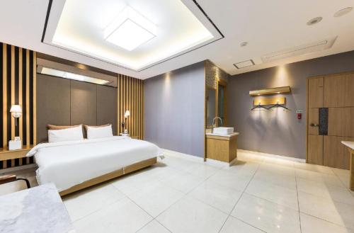 Hello Hotelにあるベッド