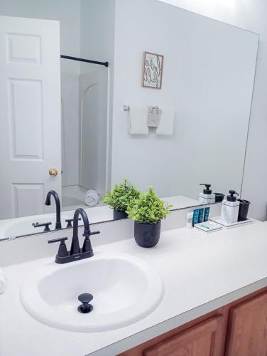 Charming family retreat with Pool & Amenities Disney & top Attractions photo 57