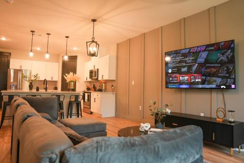 Φωτογραφία από το άλμπουμ του Loop, New Luxurious Large 3BR House, Sleeps 9 with Free Parking σε Princeton