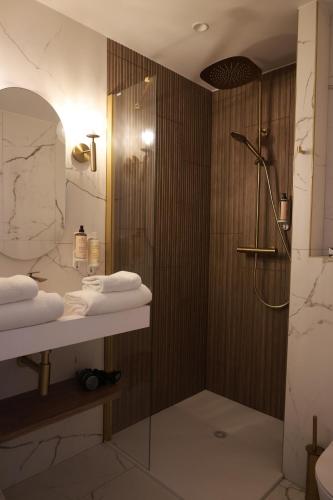 Un baño de Les Sables Blancs