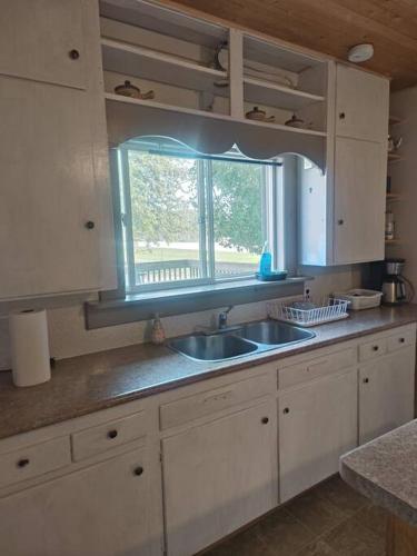 Kuchyň nebo kuchyňský kout v ubytování Scenic Inn Canada