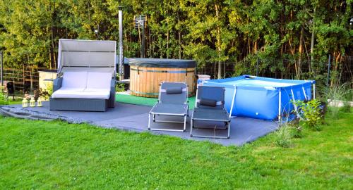 a group of chairs and a table in a yard at Zaciszne Pogranicze Jarnołtówek in Jarnołtówek