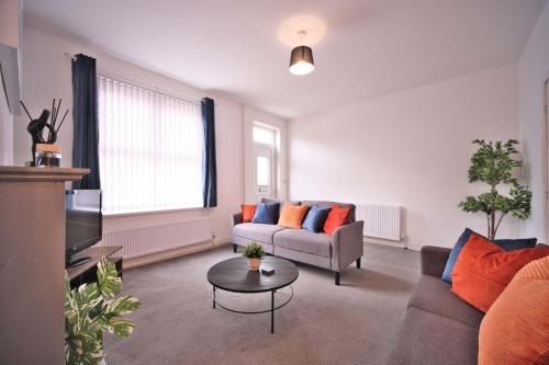 Χώρος καθιστικού στο A1, M62, Free Parking, WiFi, 5 Beds