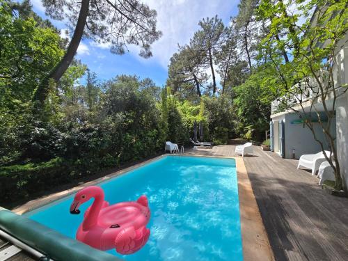 Photo de la galerie de l'établissement Villa avec piscine privée-4 ch-8 pers-Ronce les bains, à La Tremblade