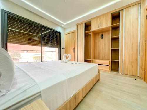 Postel nebo postele na pokoji v ubytování appartment igar azougagh elhoceima