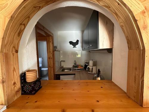 a kitchen with an archway in the middle of a room at Ferienwohnung Nockberge in Staudach