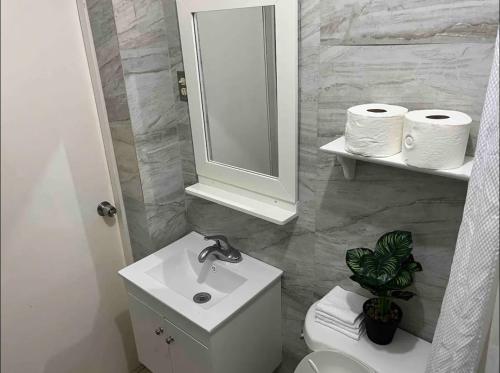Ein Badezimmer in der Unterkunft Shalex House 4