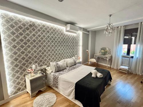 Katil atau katil-katil dalam bilik di VIP ROOMS Toledo - PARKING GRATIS - 2 HABITACIONES