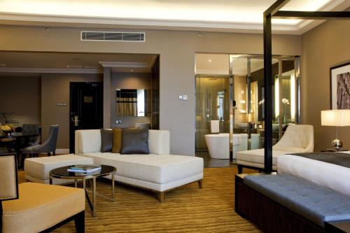 Гостиная зона в The Majestic Hotel Kuala Lumpur, Autograph Collection