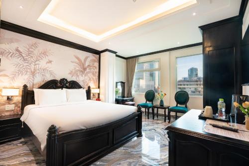Giường trong phòng chung tại Nicecy Saigon Hotel