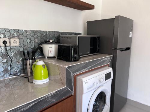 Dapur atau dapur kecil di Louise villa
