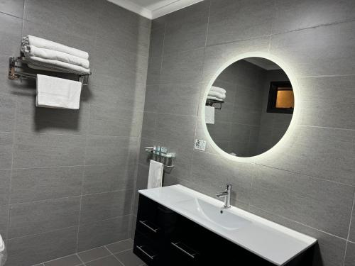 a bathroom with a sink and a mirror at Golden Chain Country Plaza Motel Halls Gap in Halls Gap