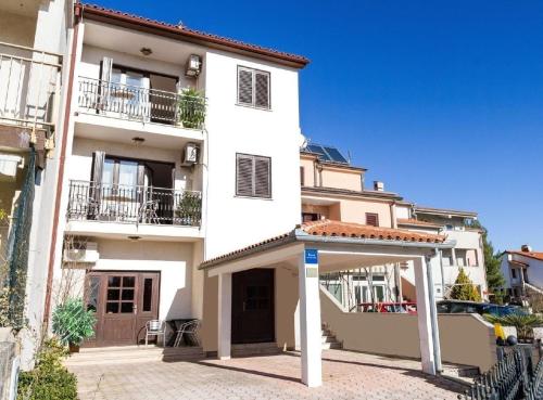 Wohnung in Pula mit Terrasse, Grill und Garten