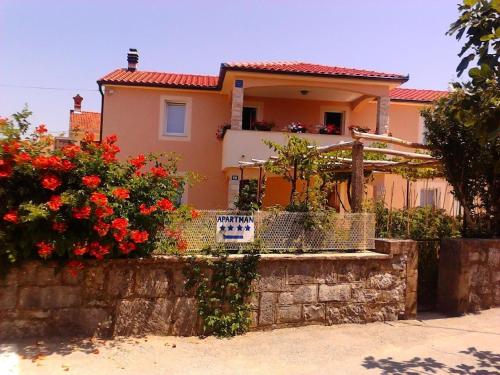 Große Wohnung in Gabonjin mit Eigener Terrasse