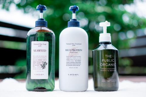 a couple of bottles of soap sitting on a table at VILLA KAWAZU -Wan`s- in Kawazu
