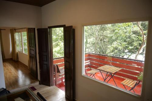 Posezení v ubytování ChirpingNest - Tranquil Exclusive Retreat