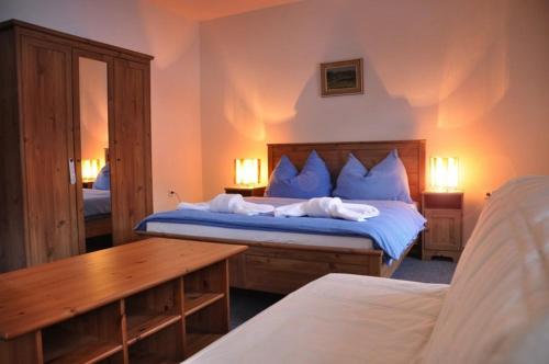 Posteľ alebo postele v izbe v ubytovaní Hotel Růžové údolí