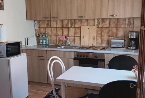 Η κουζίνα ή μικρή κουζίνα στο Ferienwohnung Fuldaschleife