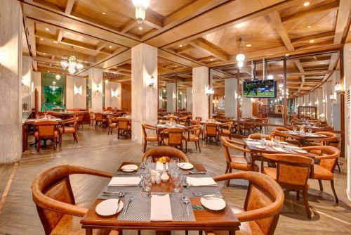 Εστιατόριο ή άλλο μέρος για φαγητό στο Pearl Continental Hotel Malam Jabba