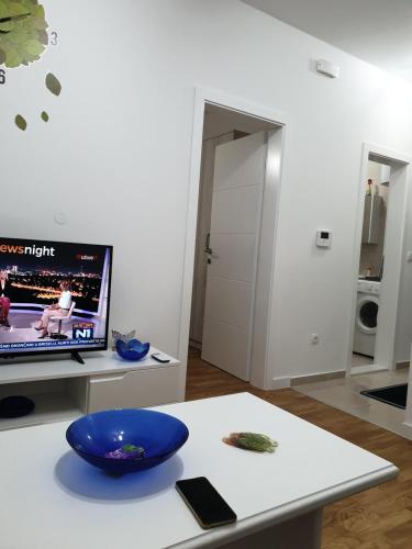 a living room with a table with a blue bowl on it at Apartman Noah in Čapljina