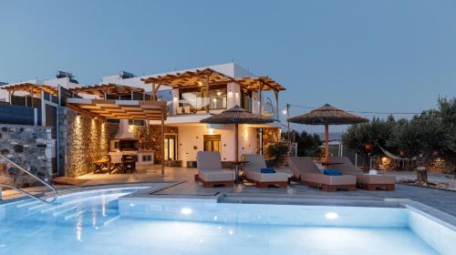 Bazén v ubytování Mediterranean View Villa nebo v jeho okolí