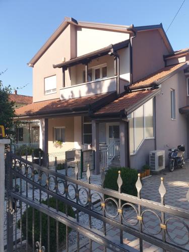 a house with a fence in front of it at Kuca Morgan in Čapljina
