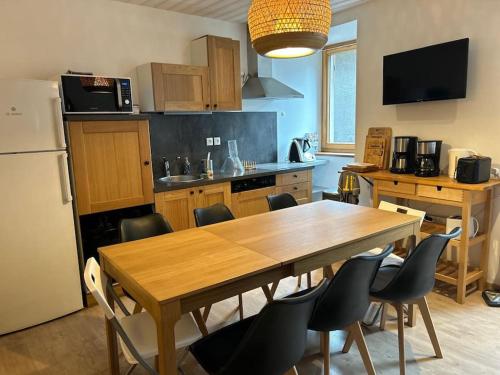 Η κουζίνα ή μικρή κουζίνα στο Une maison Savoyarde à Orelle accès Val Thorens