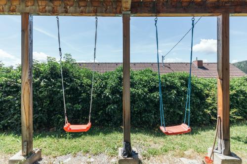 Ein Garten an der Unterkunft Ferienhaus in den Bergen