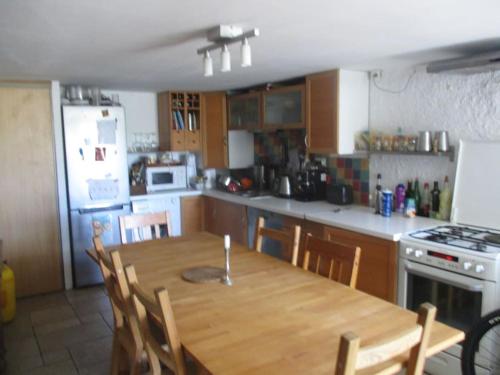 Kuchyň nebo kuchyňský kout v ubytování Maison verte à la montagne