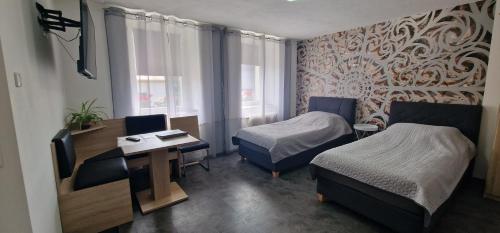 a small room with two beds and a desk with a computer at Fewo Peter Erholungsort Bärenstein in Bärenstein