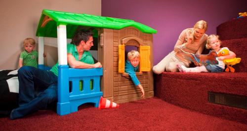 a group of people playing with a toy house at Göbels Landhotel in Willingen