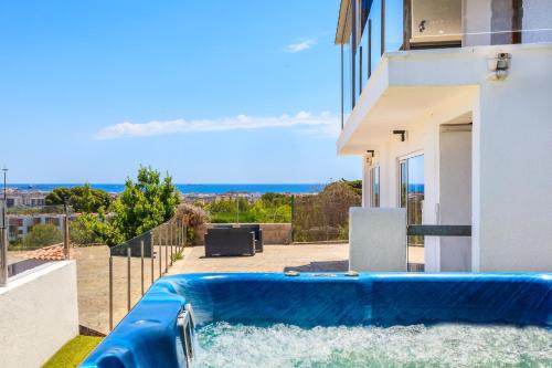 PANORAMIC VILLA - Only Families