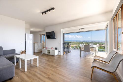 PANORAMIC VILLA - Only Families