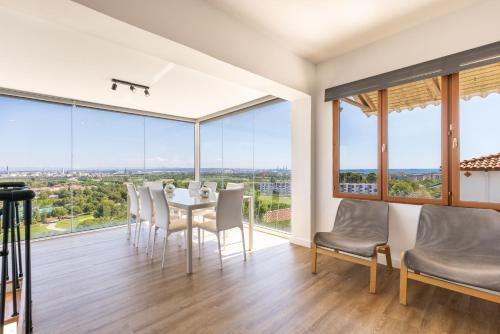 PANORAMIC VILLA - Only Families
