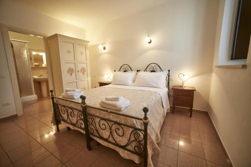 a bedroom with a bed with towels on it at il Monastero di Bevagna in Bevagna