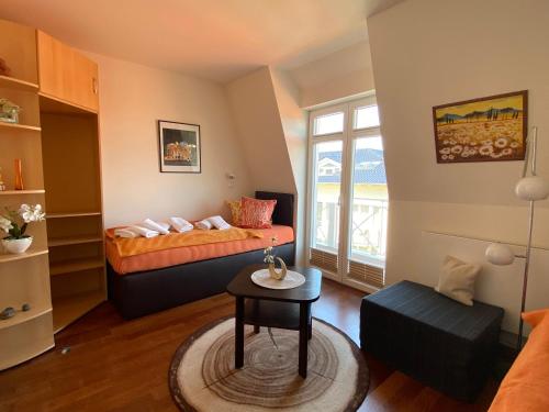 a bedroom with a bed and a table in a room at Mal-Düne in Binz