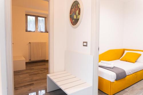 Χώρος καθιστικού στο Lake Como - 3 min Walk from Beach - Modern Flat for 5 Guests