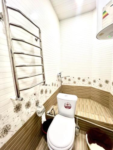 Ένα μπάνιο στο Apartment Oltintepa