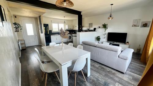 TV/trung tâm giải trí tại Charmante maison au cœur de la Drôme