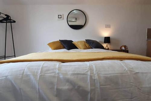 Gallery image of Inner-City Apartments - Basic Amenites in Cardiff