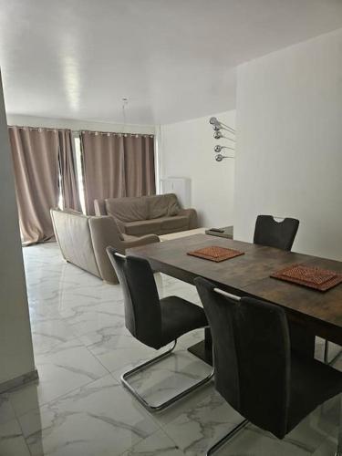 Appartement refait à neuf 120m2 I chambre #1 sur 4