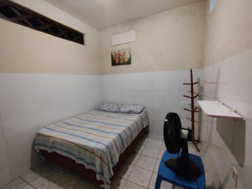 a small bedroom with a bed and a desk at Bela Vista in São Luís