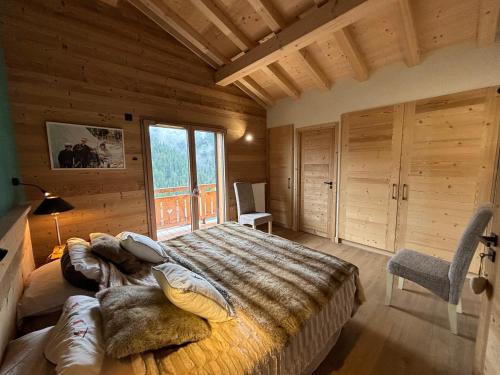 Katil atau katil-katil dalam bilik di Chalet luxe à proximité de Morzine