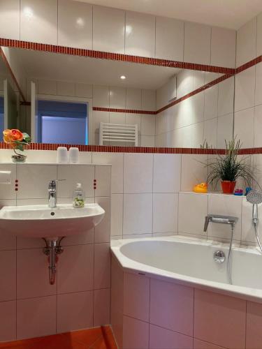 a bathroom with a sink and a bath tub at Mal-Düne in Binz
