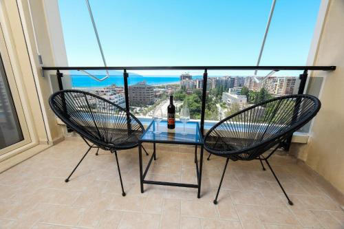 Bay View Balcony- Luxury Apartments With Free Parking