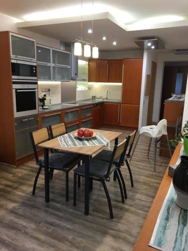 Η κουζίνα ή μικρή κουζίνα στο Apartmán v centru města