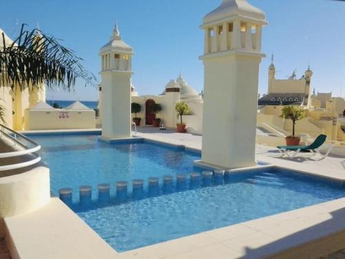 Unique apartment with rooftop pool & amazing views