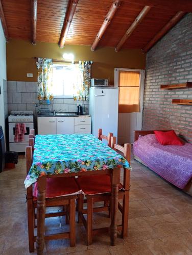 Ένα ή περισσότερα κρεβάτια σε δωμάτιο στο Cabañas casanostra