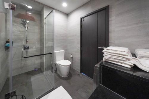 Koupelna v ubytování EDGE Central Pattaya 2bdrm Balcony Ocean View
