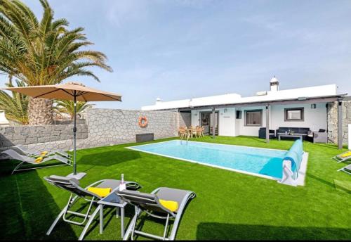 VILLA CASA ATILANA LUXE con piscina climatizada privada,aire acondicionado,terraza privada e independiente,wi-fi